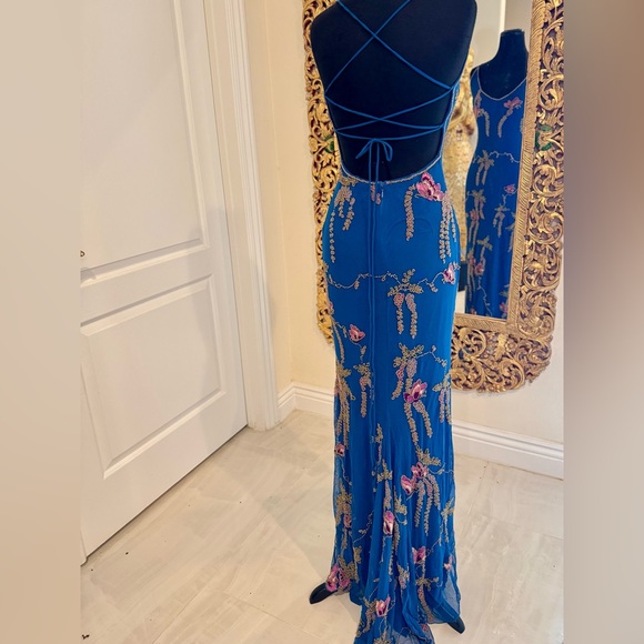 Elegant Blue hand beaded, and hand embroidered‎ Floral Embellished Dress - Picture 5 of 5